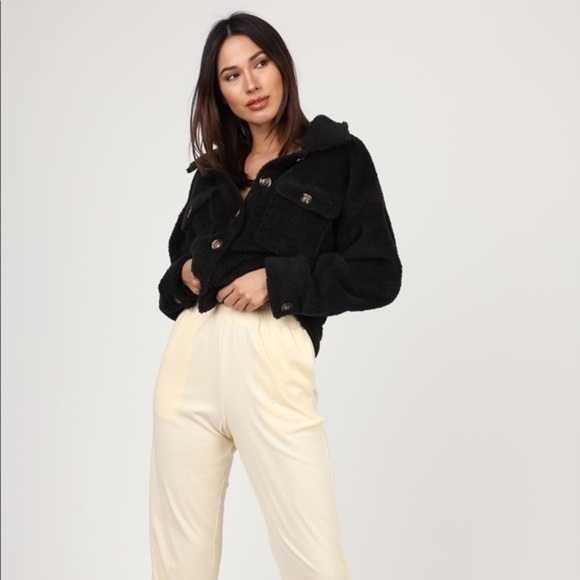 🆕Black button front soft fleece jacket. - Picture 2 of 6